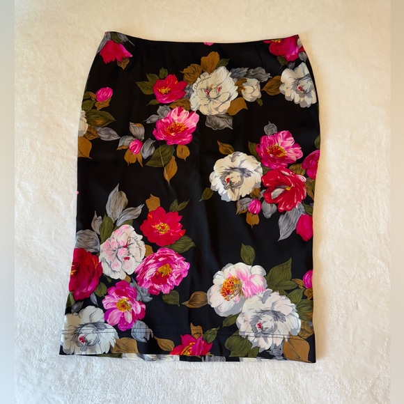 Dolce & Gabbana Vibrant Floral Pencil Skirt - Picture 1 of 9